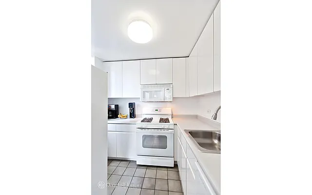 Rented by Douglas Elliman | media 6
