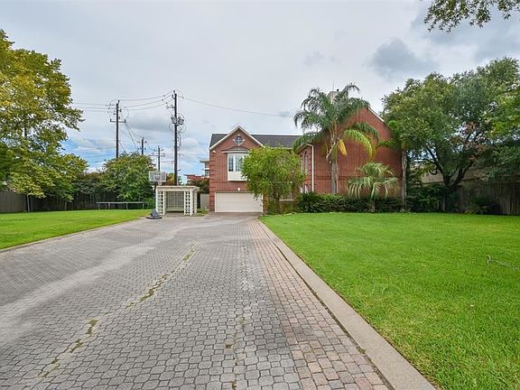 2nd image of 941 Wycliffe Dr