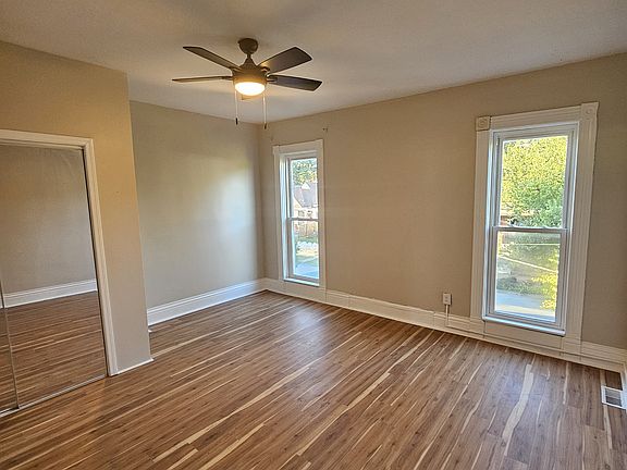 2nd image of 528 Camp St #2