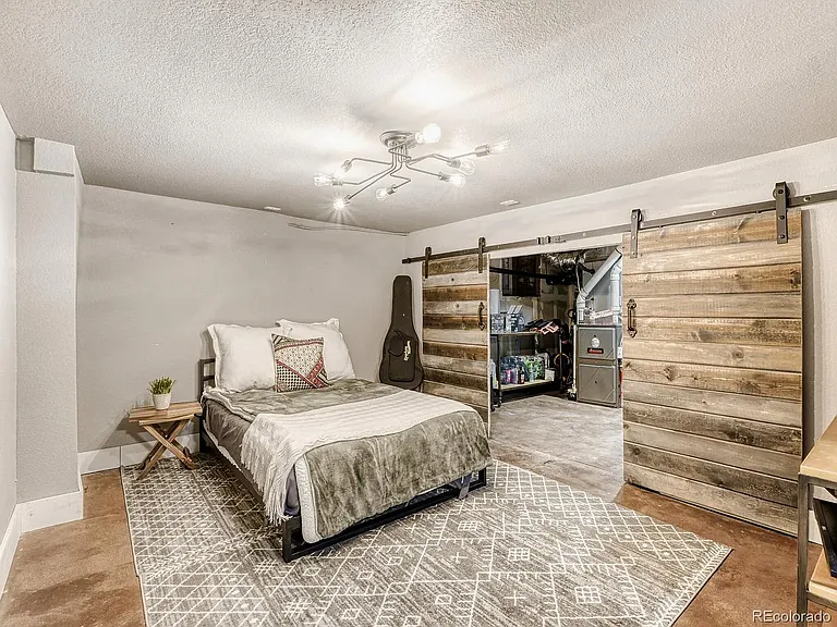 Basement guest area, not a 3rd bedroom.