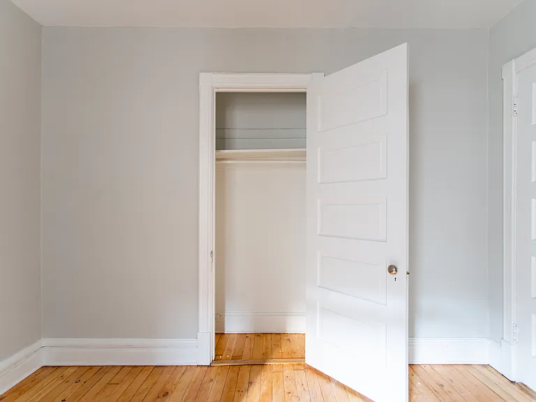 Master Bedroom Closet 3925-3D