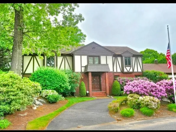 82 Mountain Laurel Dr, Cranston, RI 02920