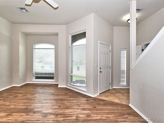 5th image of 1105 N Hemlock Ave