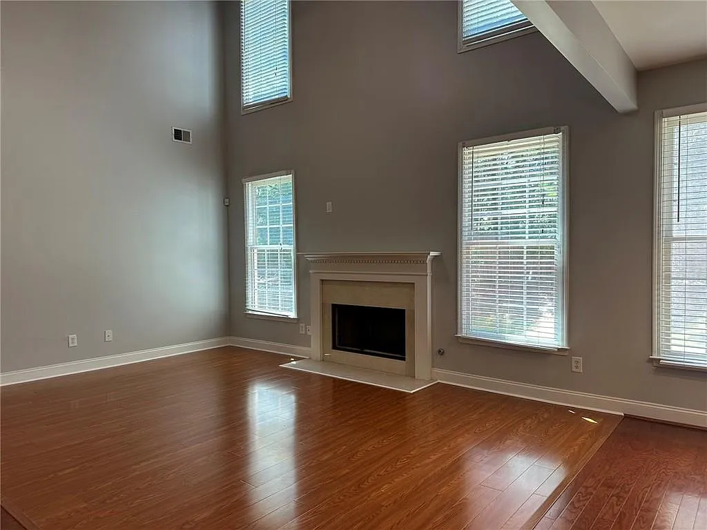 5 bed, 3.0 bath, 2686 sqft, $2,895 — Photo 3