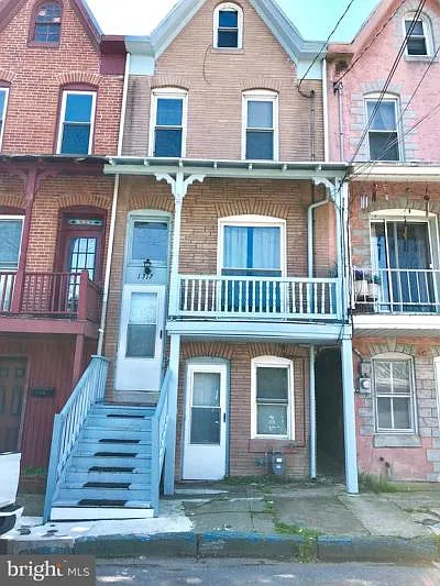 1312 Fairview St photo 1