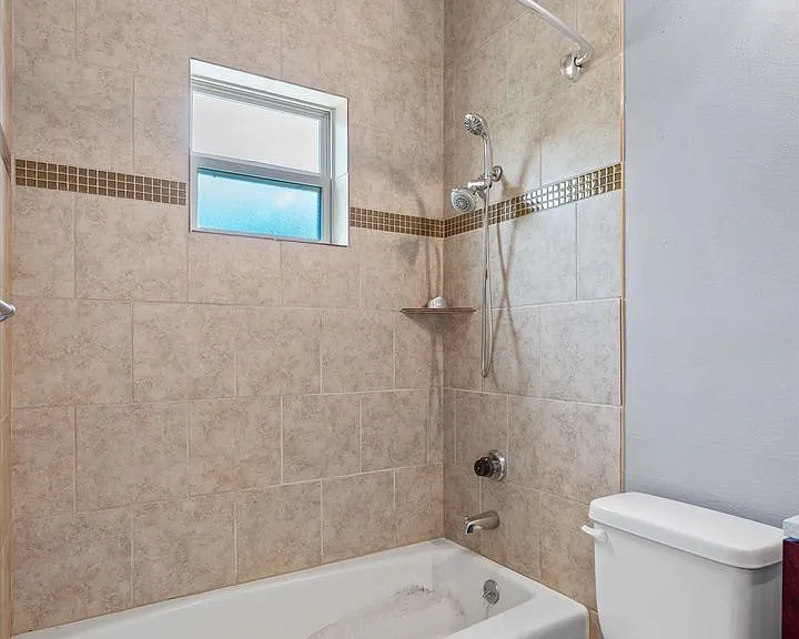 2414 Longview St #303 — Photo 6