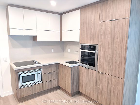 4th image of 39 Roehampton Ave #2807