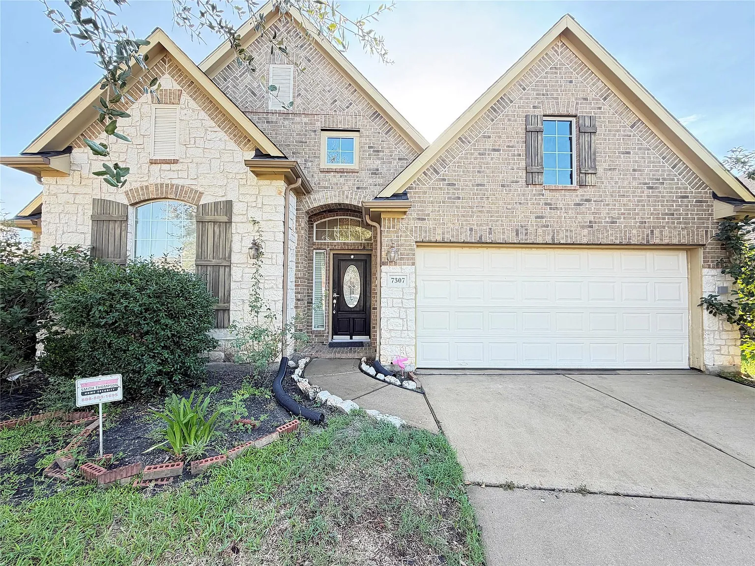 3 bed, 2.5 bath, 2295 sqft, $2,200 — Photo 1