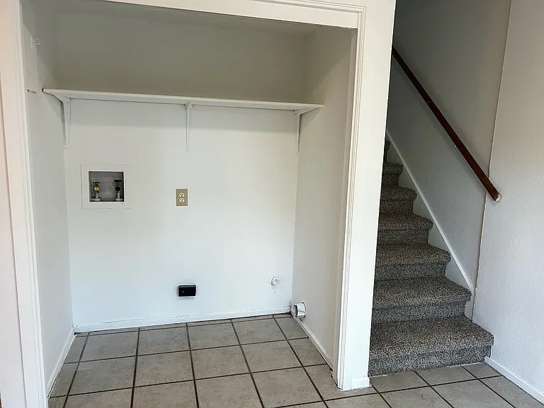 Washer / Dryer connections off Kitchen area
