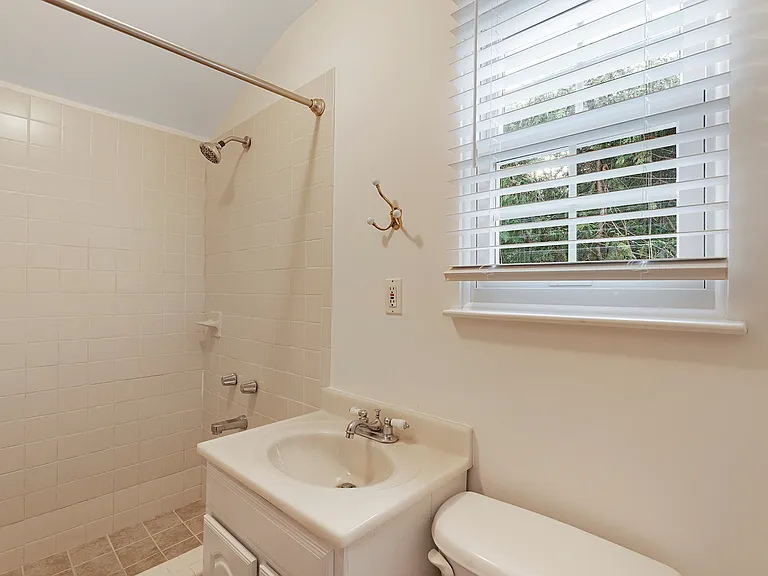 40 Roman Rd — Photo 9