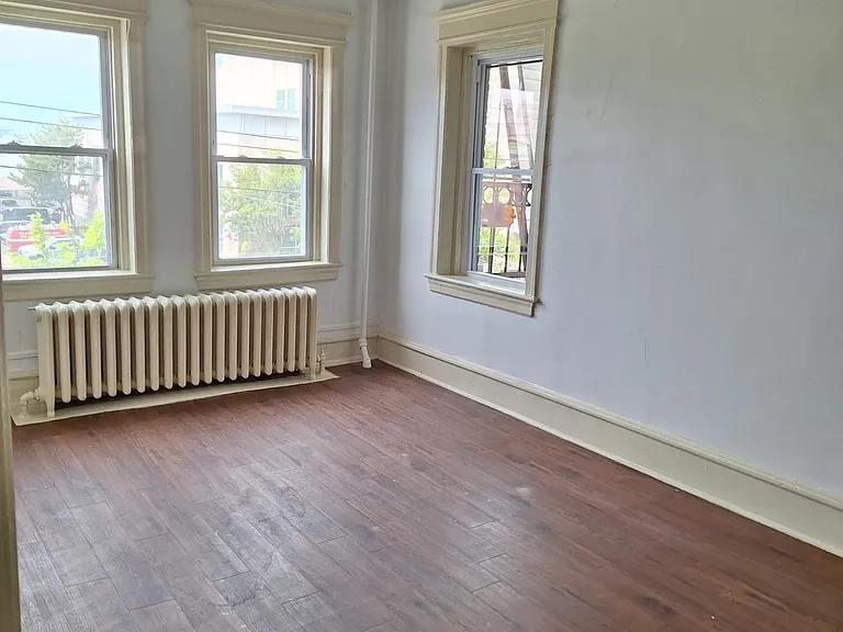 Lenox Apartments — Photo 17