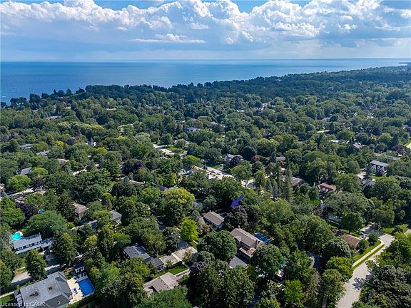 5th image of 240 Colchester Dr