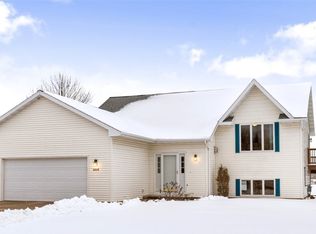 N1418 Star Dust Dr, Greenville, WI 54942