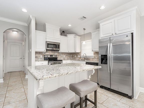 4th image of 28290 Lake Bruin Dr