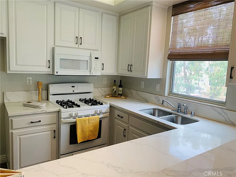 1044 S Rossano Way — Photo 4