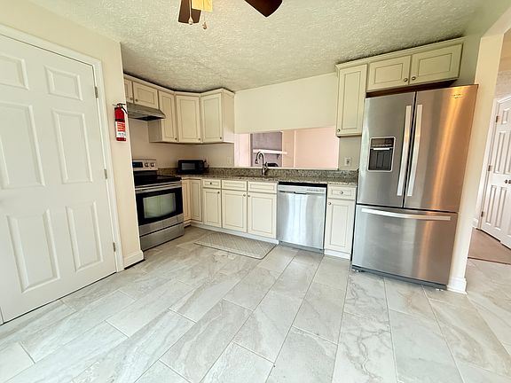 4th image of 3601 Woodhaven Ct