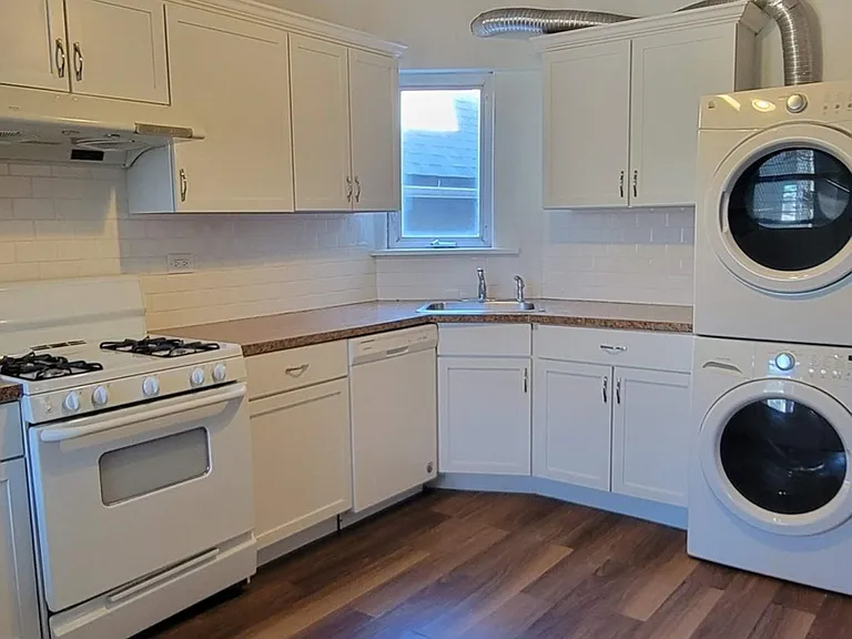 2054 W Roscoe St #2 — Photo 1
