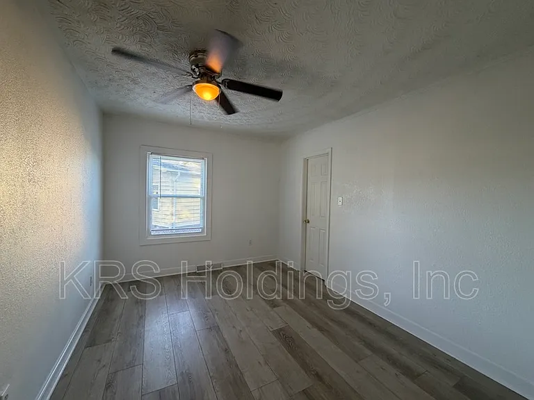 903 Freedom Ave — Photo 4