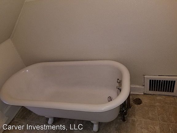 5th image of 713 1/2 Chicago St