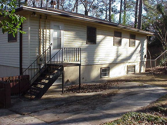 2nd image of 303 Mimosa Dr