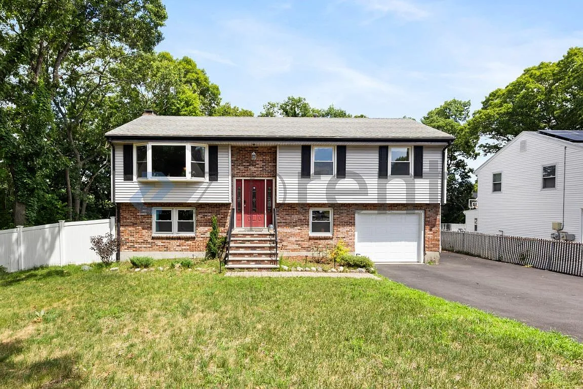 4 bed, 2001 sqft, $4,590 — Photo 1