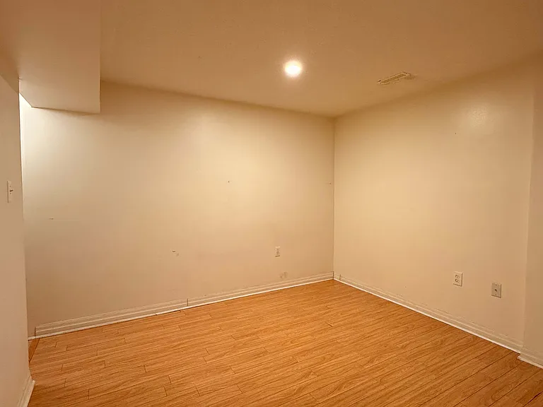 294 Wildberry Cres #BASEMENT — Photo 8