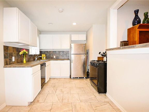 3rd image of 200 Almond St
