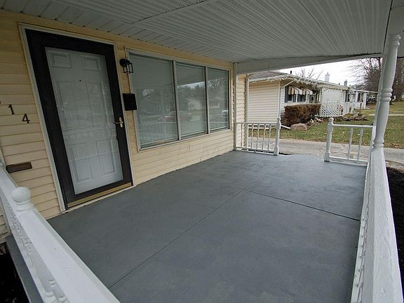 3rd image of 814 Robinson St