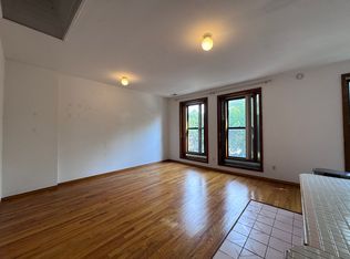 1300 W Barry Ave #2F, Chicago, IL 60657
