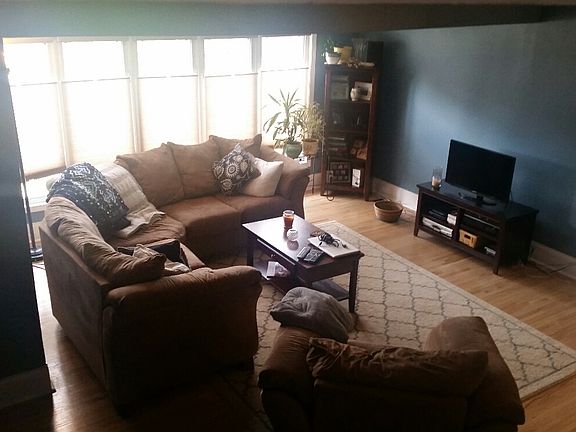 5th image of 216 Taunton Pl