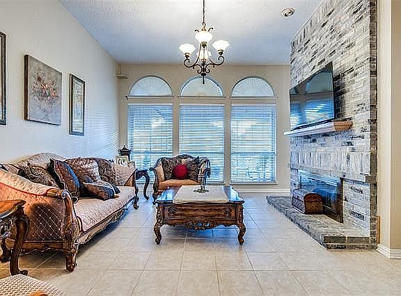 4th image of 1128 Kensington Dr