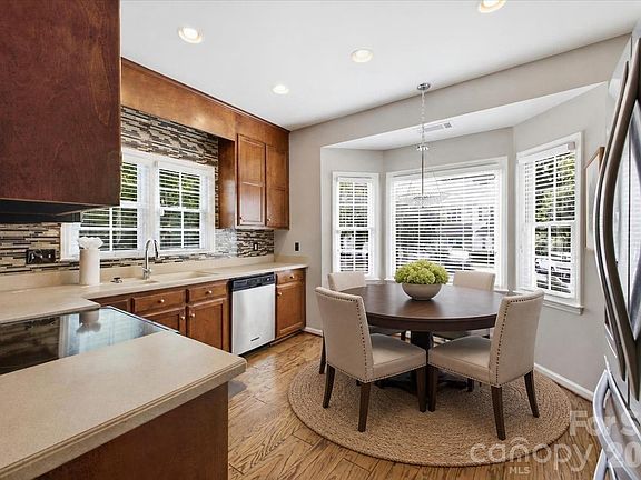 4th image of 5909 Fitzwilliams Ln