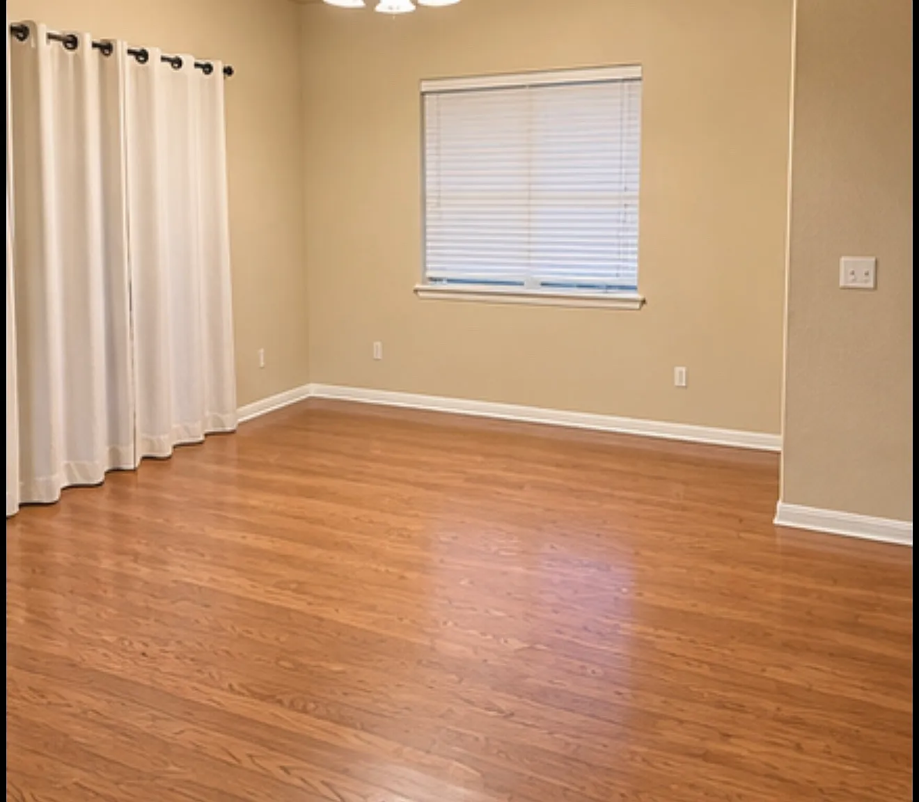 5 bed, 3.5 bath, 3250 sqft, $2,900 — Photo 3