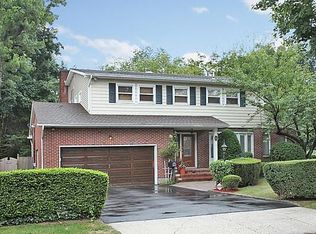 6 Park Pl, Roslyn Heights, NY 11577