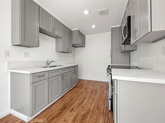 3rd image of 15500 Tustin Vlg #25