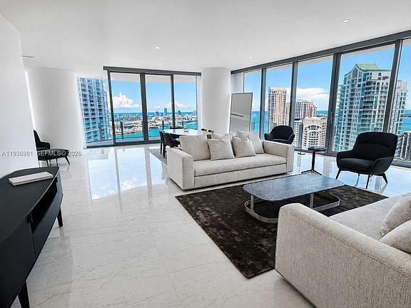 2nd image of 300 Biscayne Boulevard Way #3201