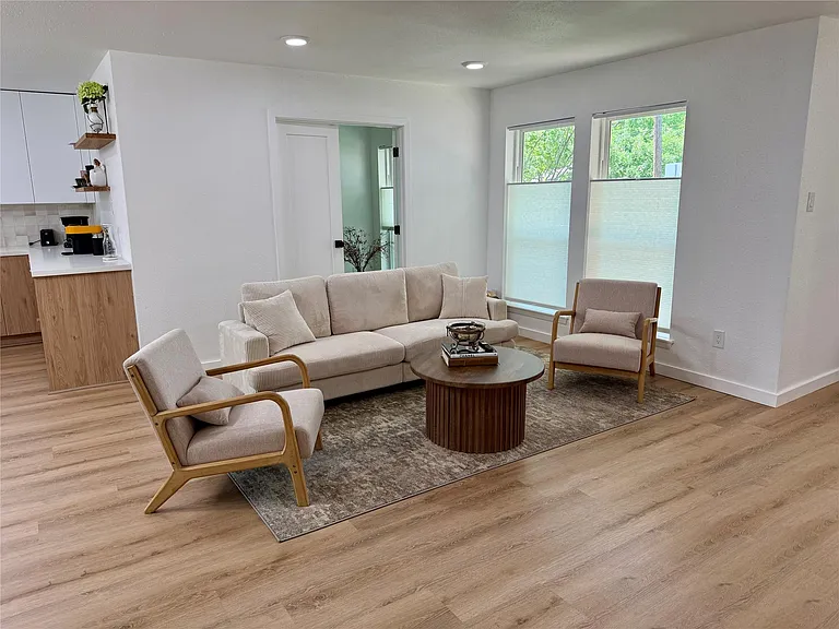 8515 Mullins Dr — Photo 8