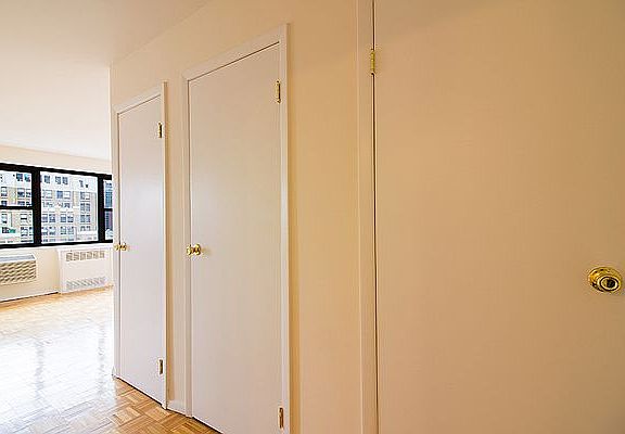 5th image of 350 W 51st St APT 14D