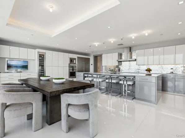 5 Renaissance Square #PH41C, White Plains, NY 10601