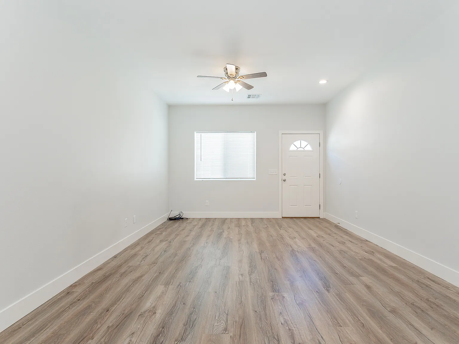 3 bed, 1100 sqft, $1,379 — Photo 4