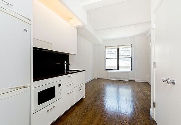 4th image of 212 W 91st St APT 432