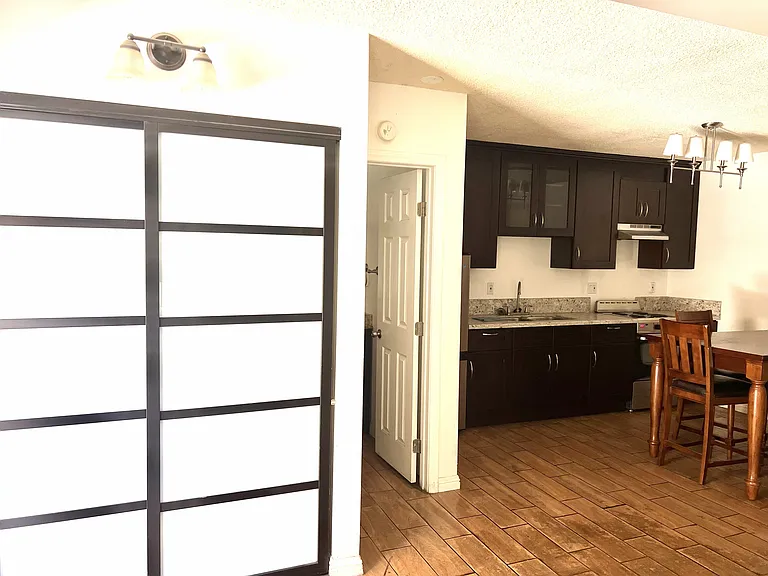 515 N New Ave #14 — Photo 2