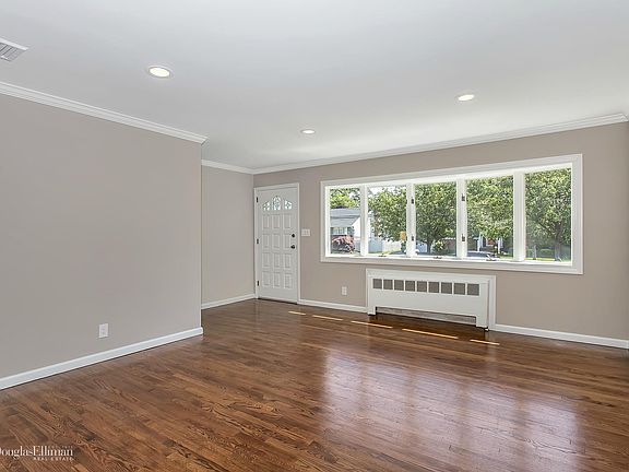 3rd image of 14 Pepper Cir S