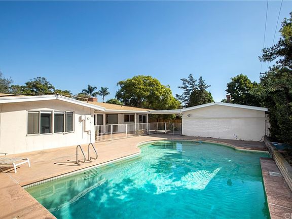 2nd image of 5610 E El Jardin St