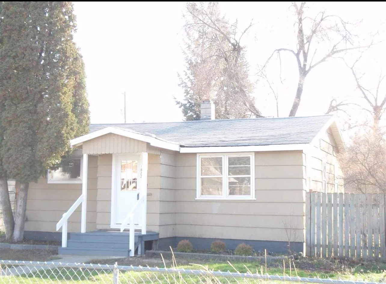 3 bed, 920 sqft, $1,725 — Photo 1