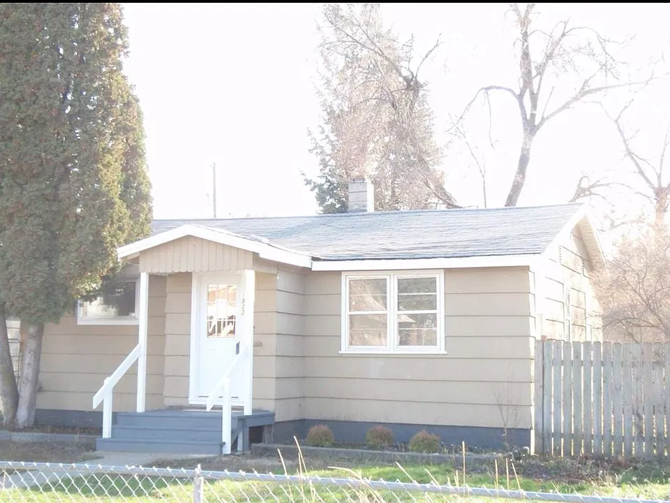 1822 E 4th Ave