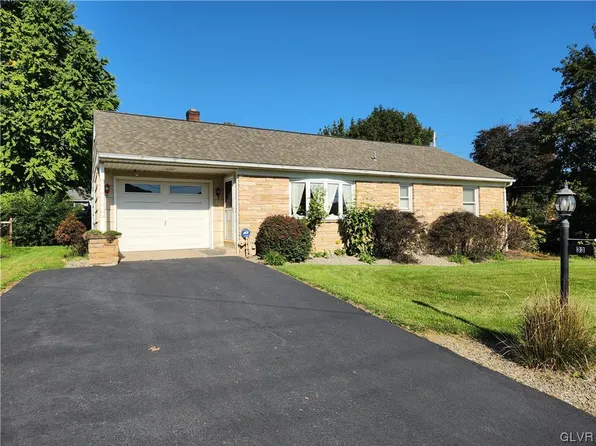 33 N Liberty St, Nazareth, PA 18064