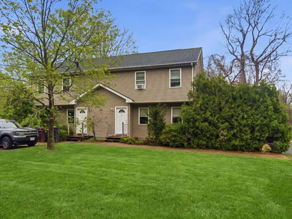 1181 Russell Rd, Westfield, MA 01085