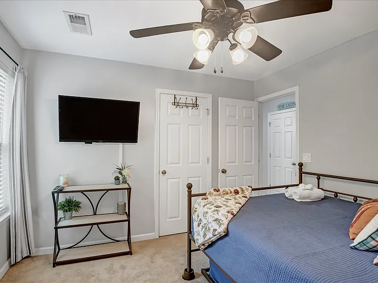 114 Creighton Ln — Photo 21