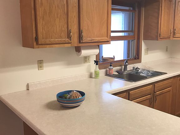 Kitchen breakfast bar